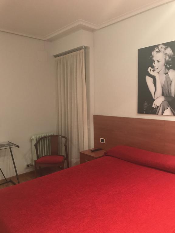 Pension Logroño Exterior foto