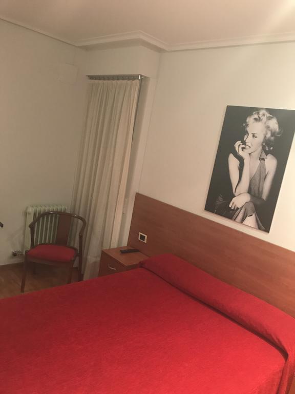 Pension Logroño Exterior foto